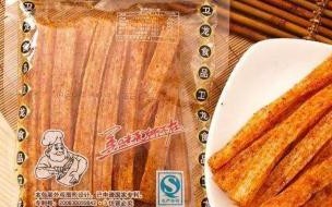 卫龙辣条被爆吃出成人用品,食品卫生安全该如何保障 卫龙回应辣条吃出情趣用品